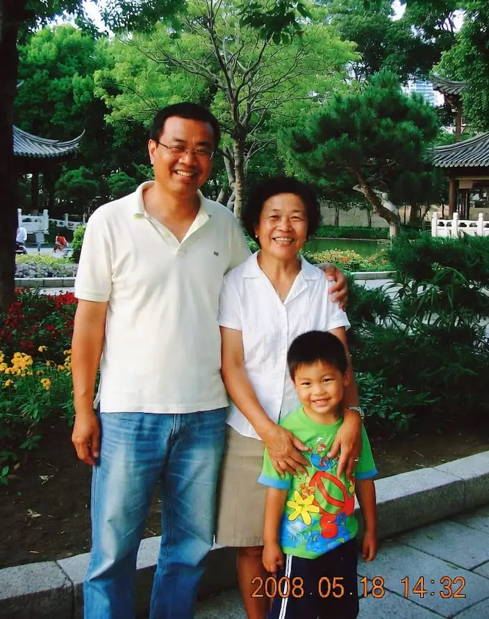 2008年中国公园家庭合影:怀旧数码相机质感